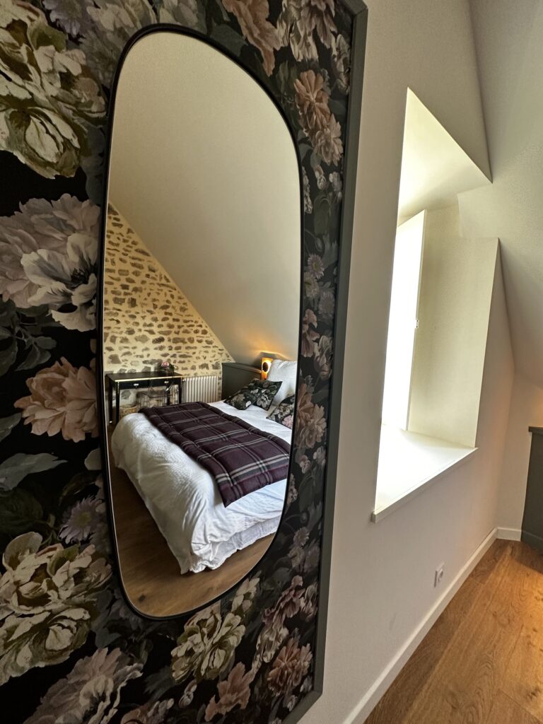 Sophie_Deco_Decoration_Interieur_Agencement_Caen_Normandie_Demeures_De_Charmes_Ses_2_Marguerites_Alencon_19 Chambre fenêtre sur Château Demeures de Charmes Ses 2 Marguerites Alençon Sophie Déco